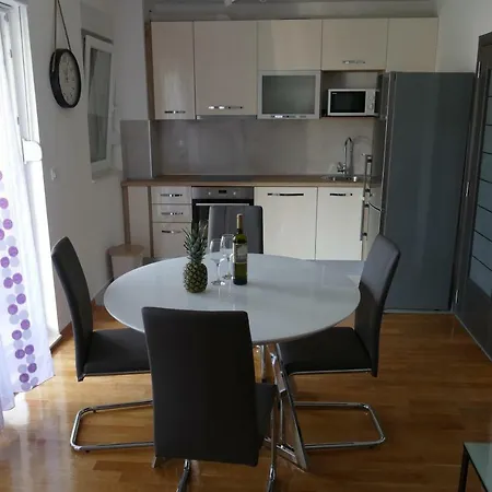 Apartamento Urban With Heated Pool Podstrana