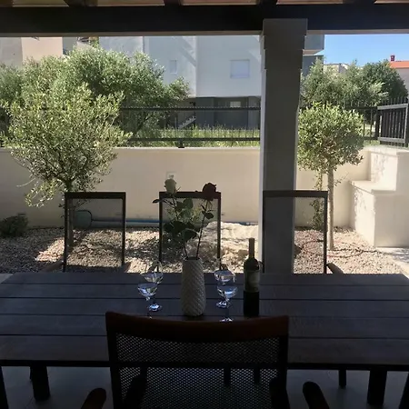 Apartamento Urban With Heated Pool Podstrana