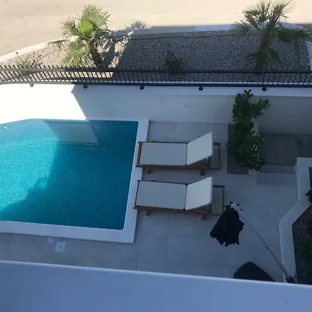 Urban With Heated Pool * Podstrana