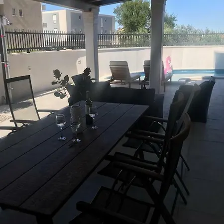 Apartamento Urban With Heated Pool Podstrana