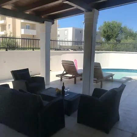 Urban With Heated Pool Apartamento